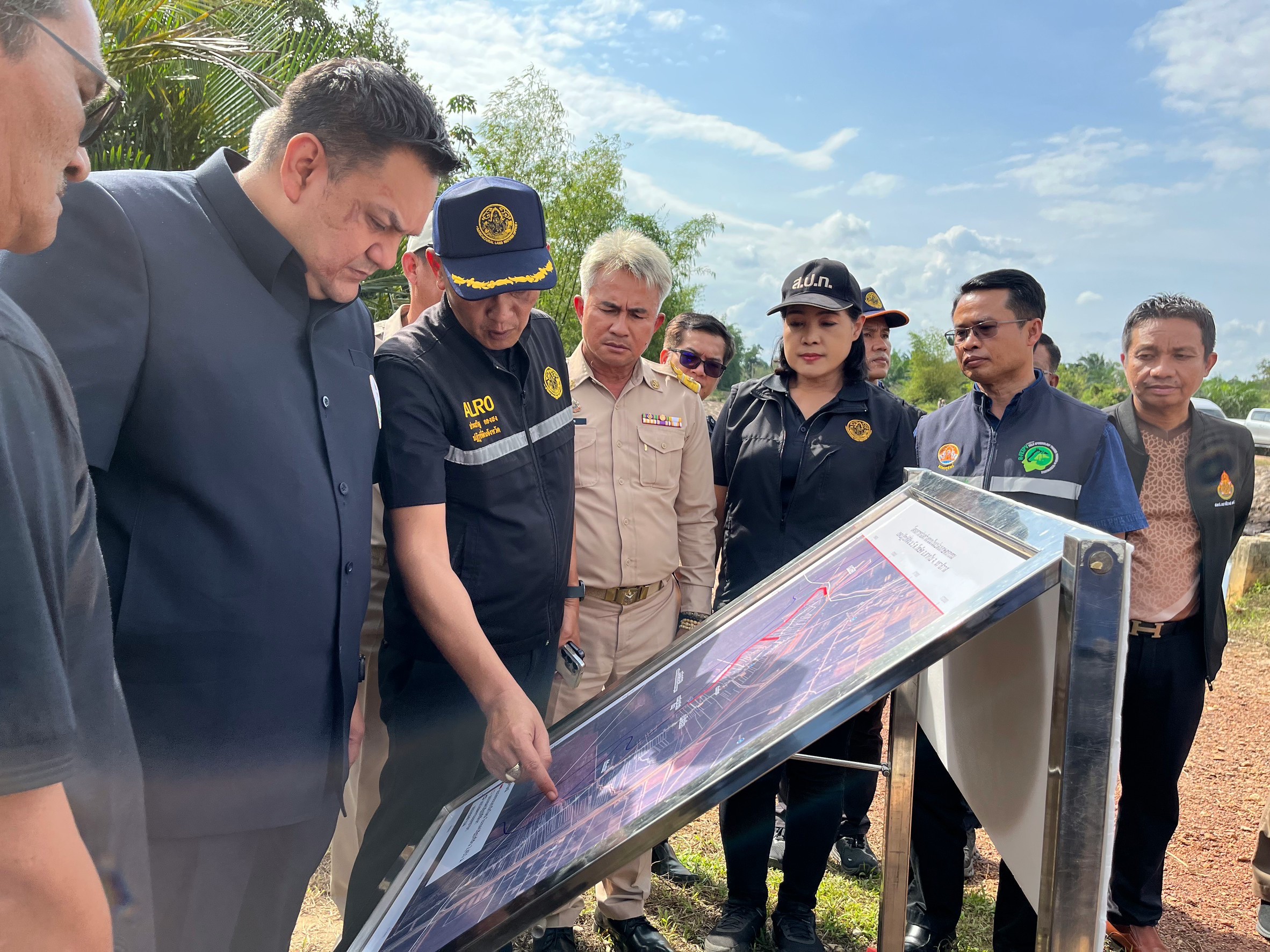 title - ผู้ตรวจราชการ ส.ป.ก. ร่วมคณะ รมช.กษ. ลงพื้นที่เร่งรัดการดำเนินงาน ยกระดับ คุณภาพชีวิตเกษตรกร จังหวัดนราธิวาส